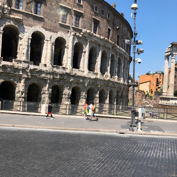 Meet your Posher, Cynthia - Picture 9 of 15